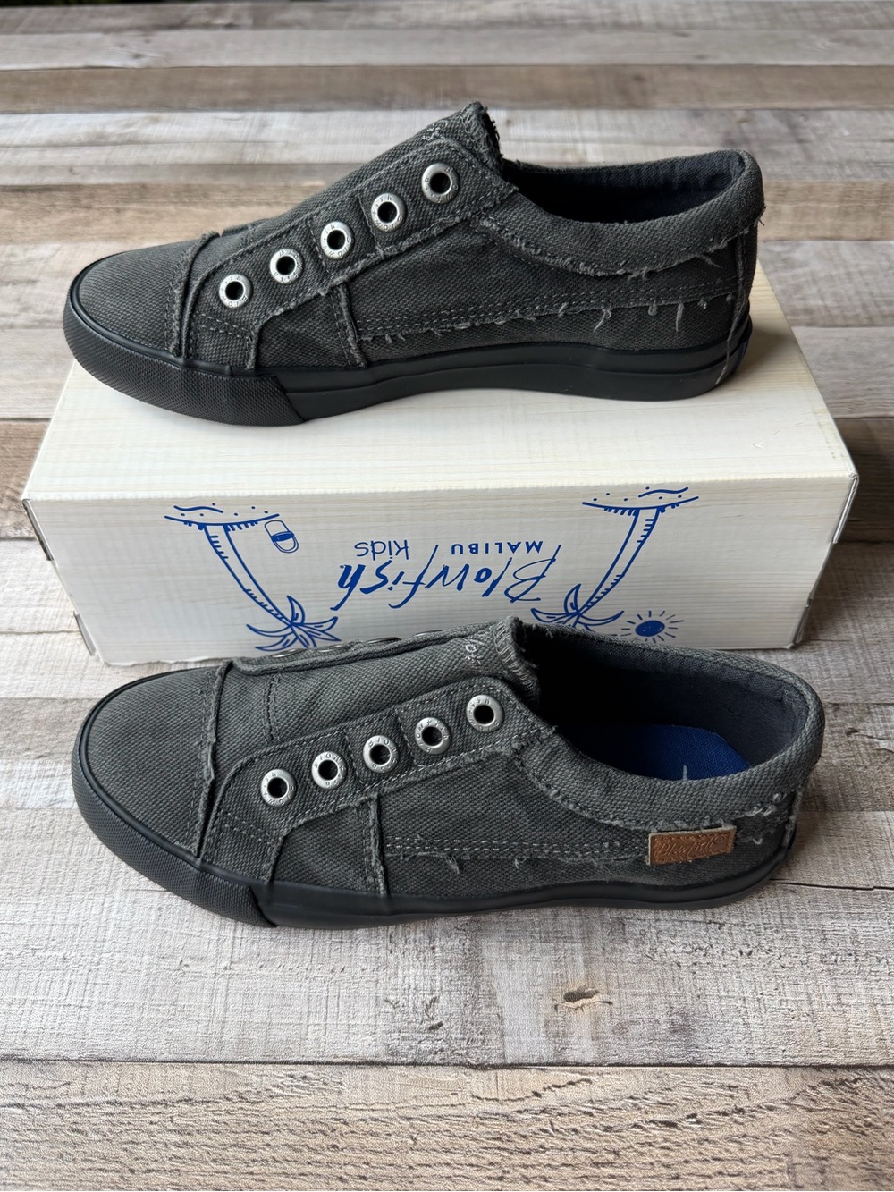 NEW Blowfish Malibu Peter-KB Slip-On Canvas Sneakers Black Smoked Size 4 Big Kid